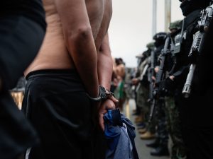 Ecuador despliega 4.000 policías y militares para reforzar la seguridad en Quito