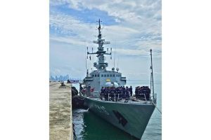 La Armada de Ecuador despliega la corbeta misilera BAE “Loja” y el buque logístico BAE “Imbabura”
