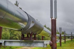 Ecuador reanuda transporte de crudo colombiano por sus oleoductos